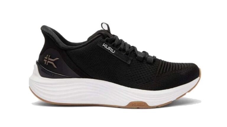 Kuru Atom 2 sneaker in black and white