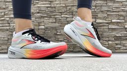 brooks sneakers lead option 1.jpg