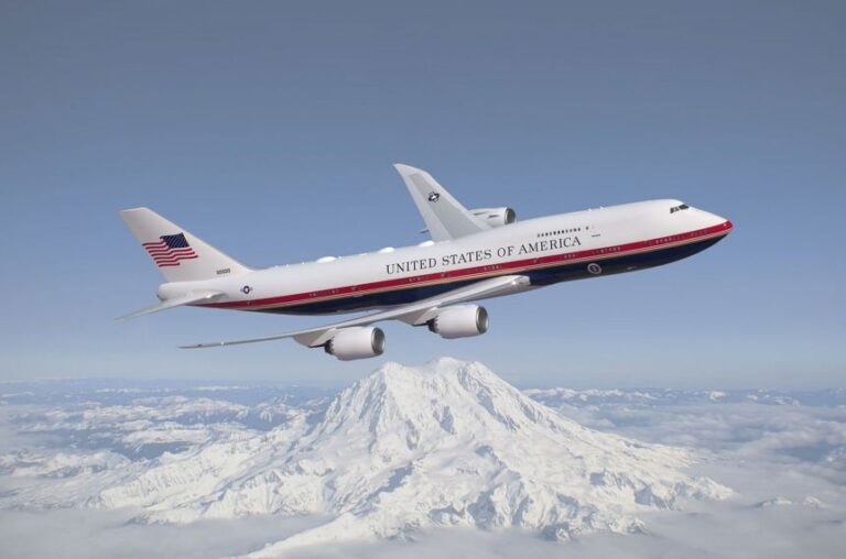 An artist rendering of the new livery on the VC-25B, which will serve as Air Force One.