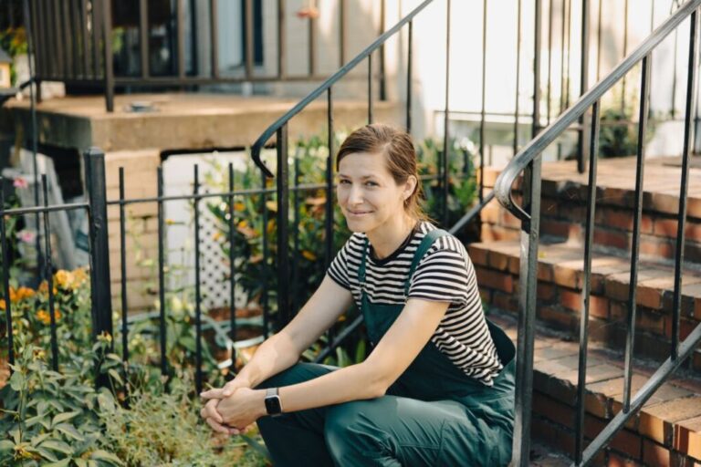 Michelle Mingrone asked her neighbors in the Capitol Hill neighborhood of Washington, DC, whether they were interested in tackling their mosquito problem. Within four days, she had 600 responses.