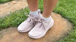LEAD-Gareen Asic-best walking shoes for flat feet-1-.jpg