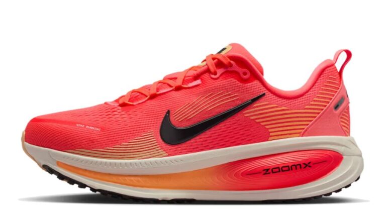 Nike Women's Vomero 18 Running Shoes