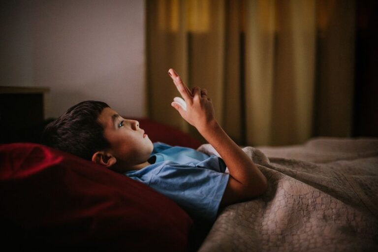 Kids spend time on their phones at night when they should be sleeping, research shows.