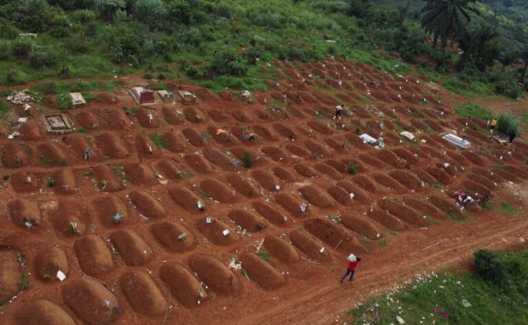 Workers in a cemetery in Mungwalu, Democratic Republic of Congo, on July 14.