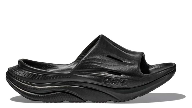hoka ora 3 recovery slides in black