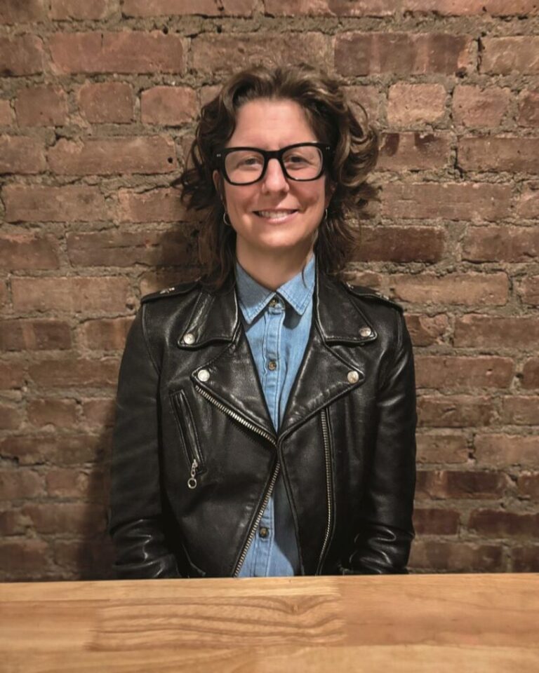 Author Stephanie Fairyington says that defying traditional beauty standards raised her self-confidence.