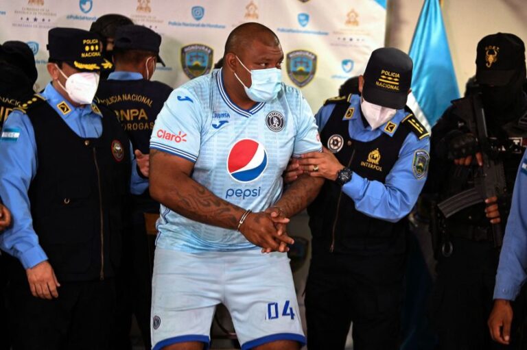 Police officers guard Tokiro Ramirez Rodas for extradition to the US for alleged drug trafficking in Tegucigalpa, on March 18, 2022.