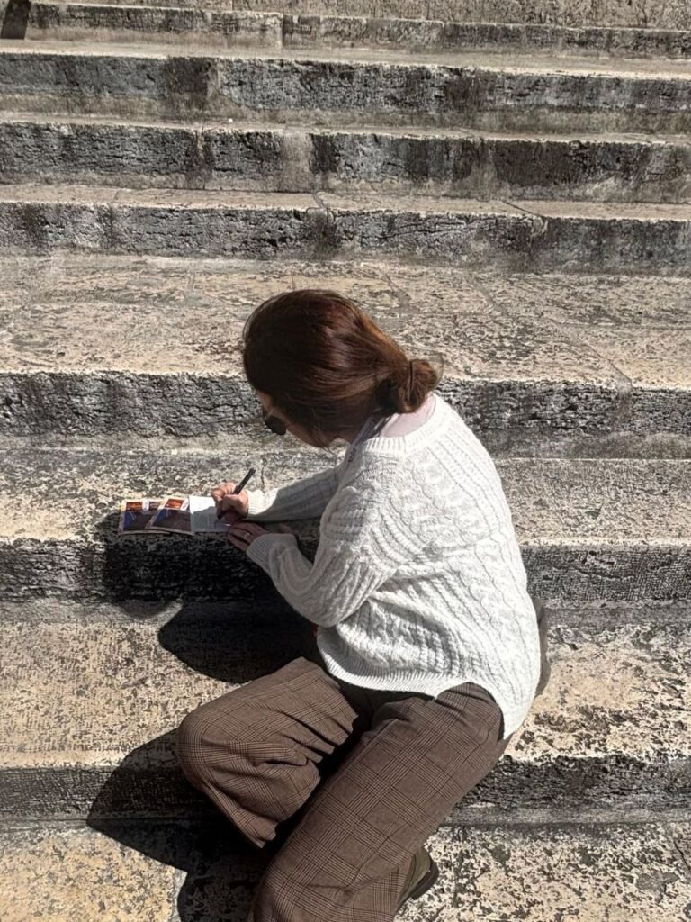 Alsu Kurmasheva signed cards to send to imprisoned journalists.