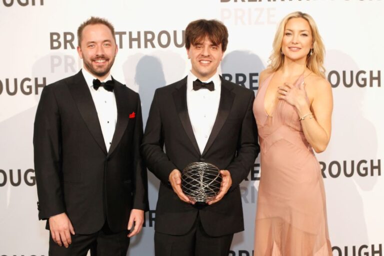 Dr. Karl Deisseroth, center, accepted the 2016 Breakthrough Prize in Life Sciences alongside Drew Houston, the founder and CEO of Dropbox, and actress Kate Hudson at the 2016 Breakthrough Prize Ceremony in November 2015 in Mountain View, California.