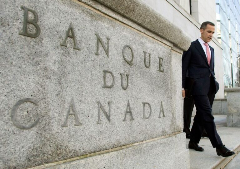 Carney makes his way to a news conference on the banks Monetary Policy Report in Ottawa in 2008.