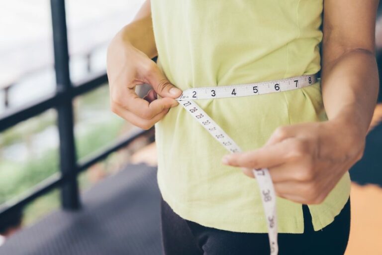 Women with a waist circumference greater than 35 inches (89 centimeters) had a 24% higher risk of death compared with those below that threshold<strong>.</strong>