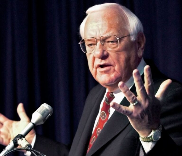 Illinois Gov. George Ryan announces a moratorium on executions during a news conference in Chicago on January 31, 2000 .